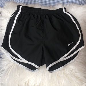 Nike Women’s Tempo short XS